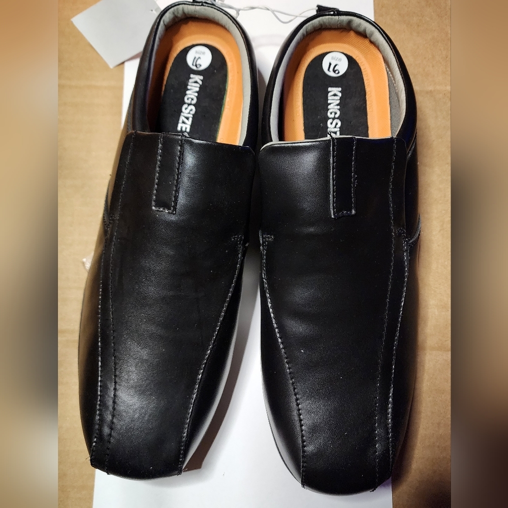 King size leather slides.  Sz 16